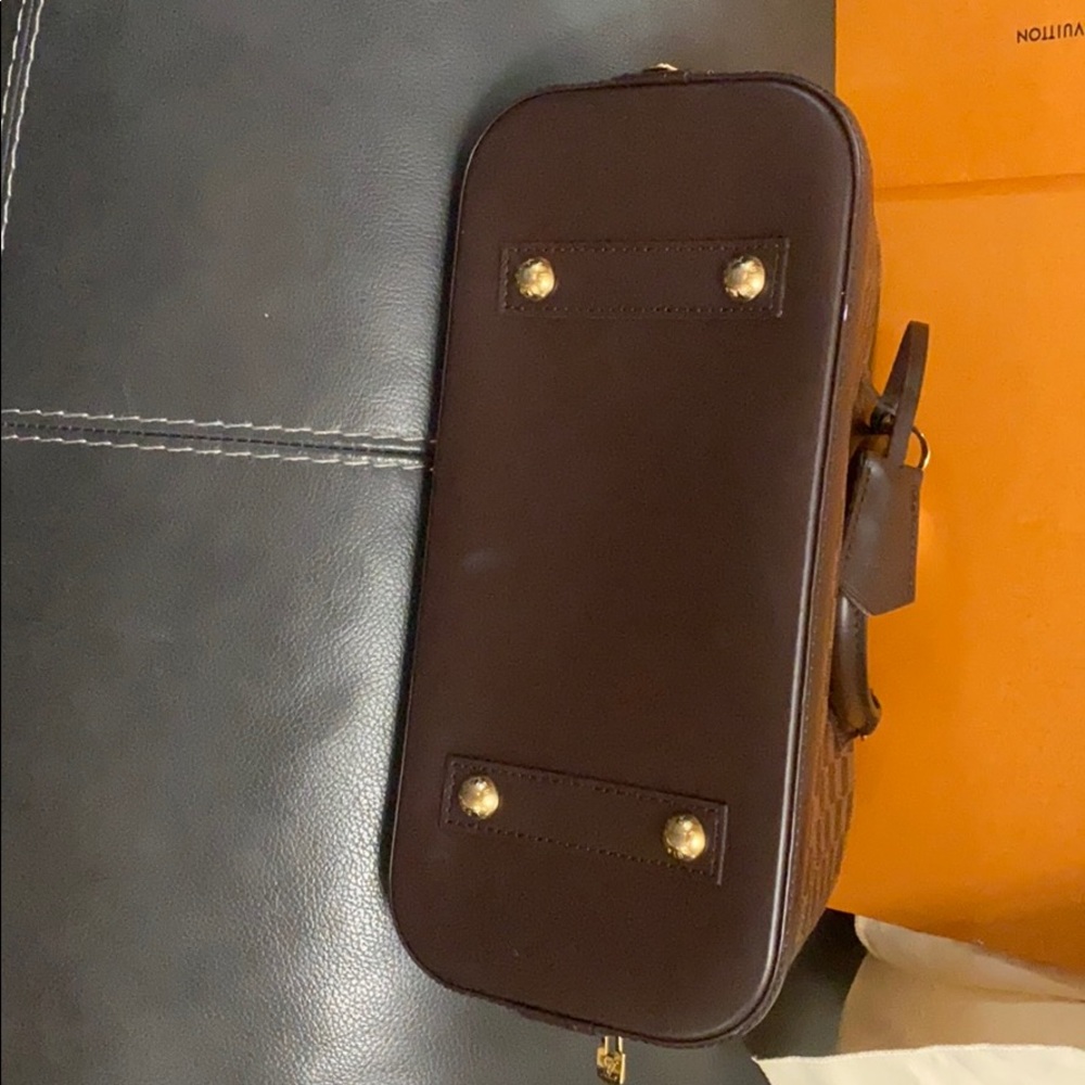 Authentic Louise Vuitton Alma PM - Picture 8 of 14